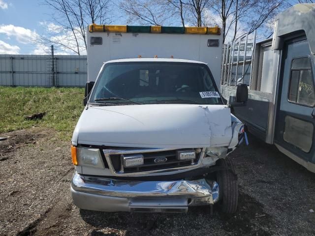 2003 Ford Econoline E450 Super Duty Cutaway Van