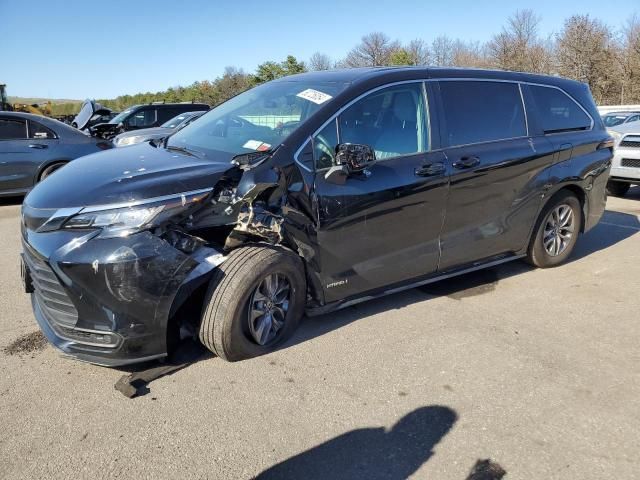 2021 Toyota Sienna LE