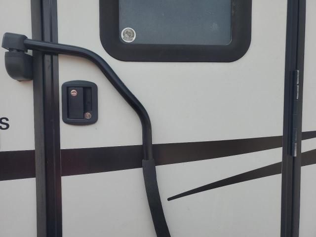 2015 Winnebago Trailer