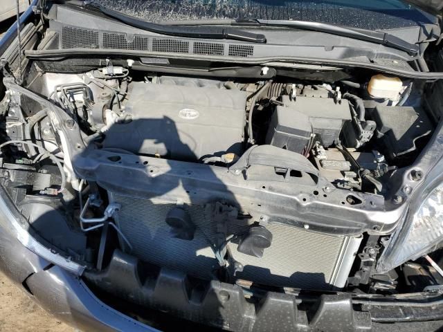 2016 Toyota Sienna LE