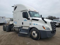 Vehiculos salvage en venta de Copart Columbus, OH: 2020 Freightliner Cascadia 126 Semi Truck