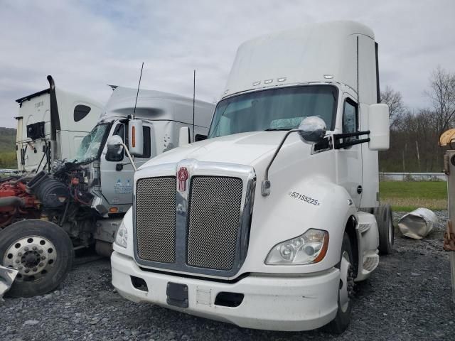 2014 Kenworth T680 Semi Truck