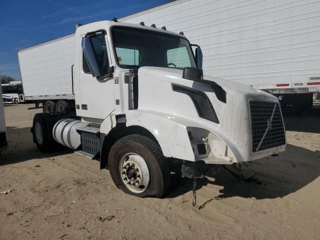 2015 Volvo VNL Semi Truck