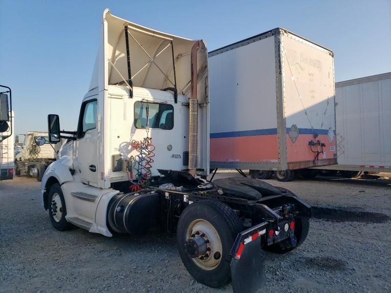 2014 Kenworth T680 Semi Truck