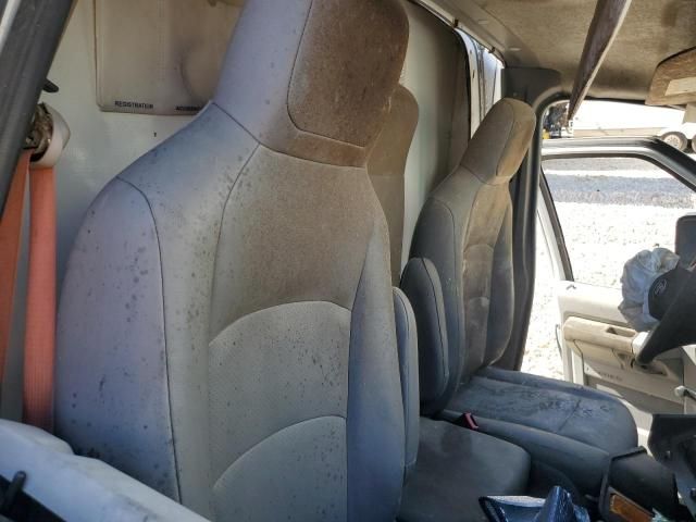 2015 Ford Econoline E350 Super Duty Cutaway Van