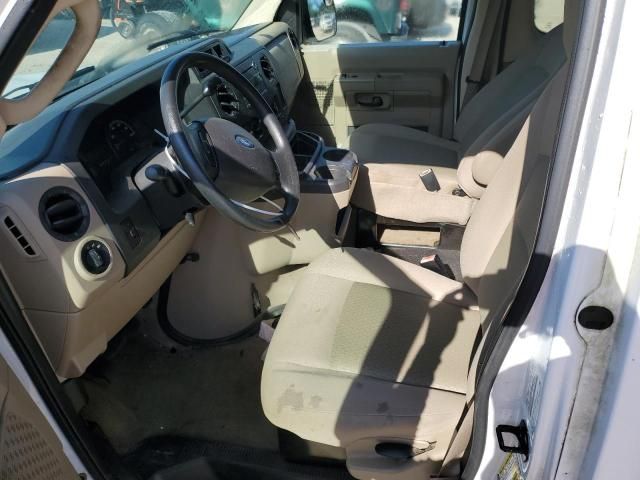 2013 Ford Econoline E350 Super Duty Wagon