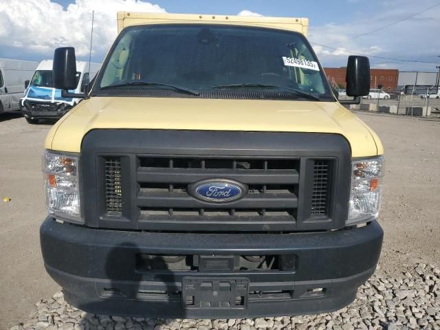 2022 Ford Econoline E450 Super Duty Cutaway Van