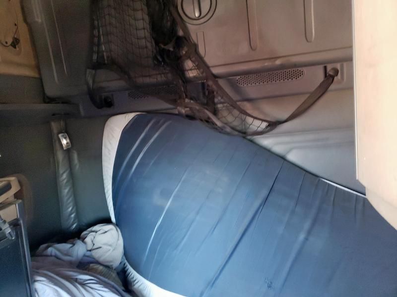 2015 Freightliner Cascadia Semi Truck