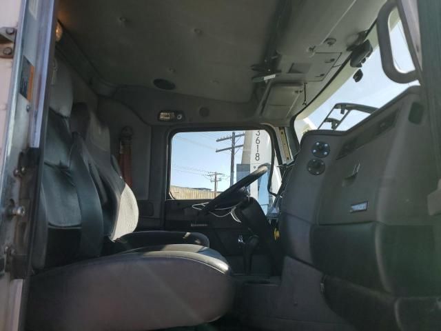 2013 Kenworth T600 Semi Truck