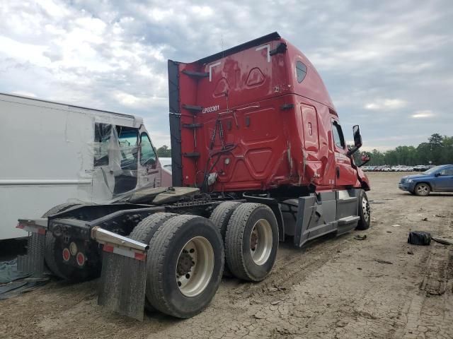 2020 Freightliner Cascadia 126
