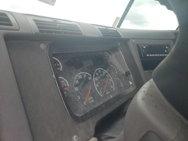 2014 Freightliner Cascadia 125 Semi Truck