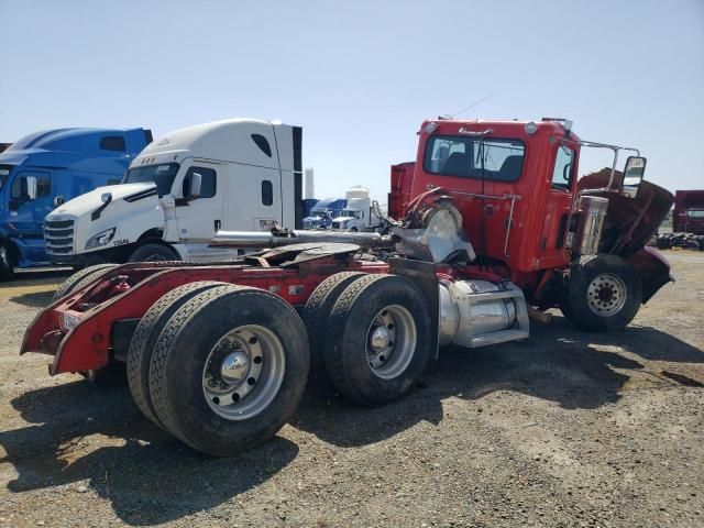 2018 Peterbilt 367 Semi Truck