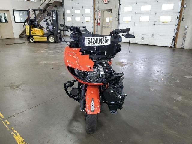 2024 Indian Motorcycle Co. Challenger Darkhorse W/POWERBAND Audio
