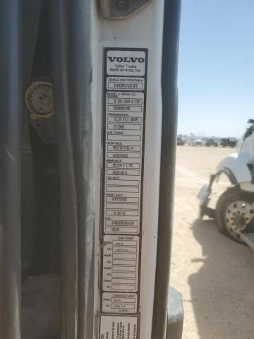 2001 Volvo VNL Semi Truck