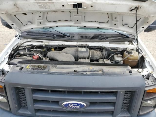 2016 Ford Econoline E350 Super Duty Cutaway Van