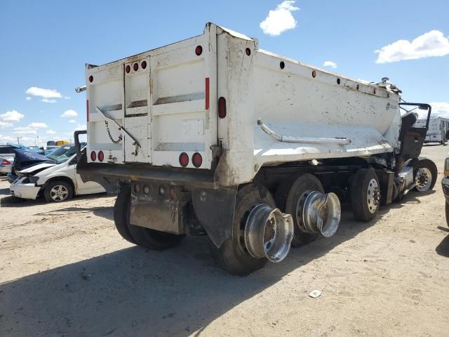 2011 Peterbilt 367 Dump Truck