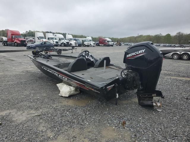 2023 Tracker PRO Team 1