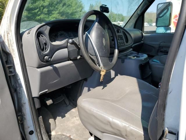 2002 Ford Econoline E350 Super Duty Cutaway Van