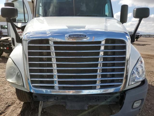 2016 Freightliner Cascadia 125 Semi Truck