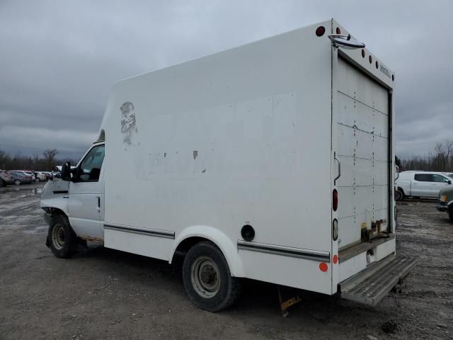 2013 Ford Econoline E350 Super Duty Cutaway Van