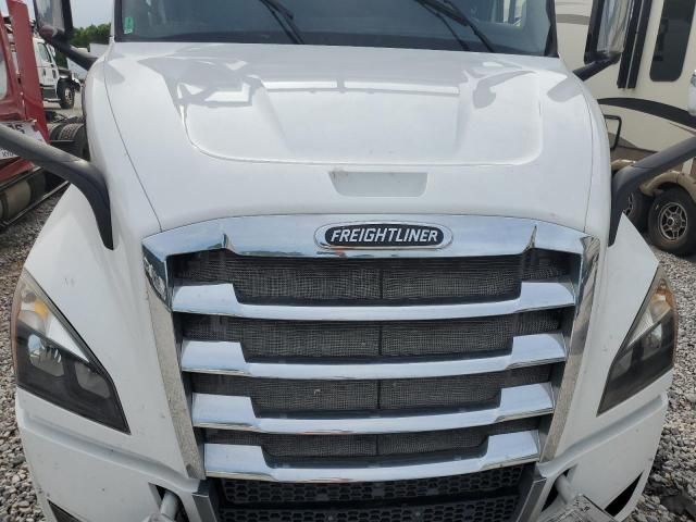 2020 Freightliner Cascadia 116 BOX Truck