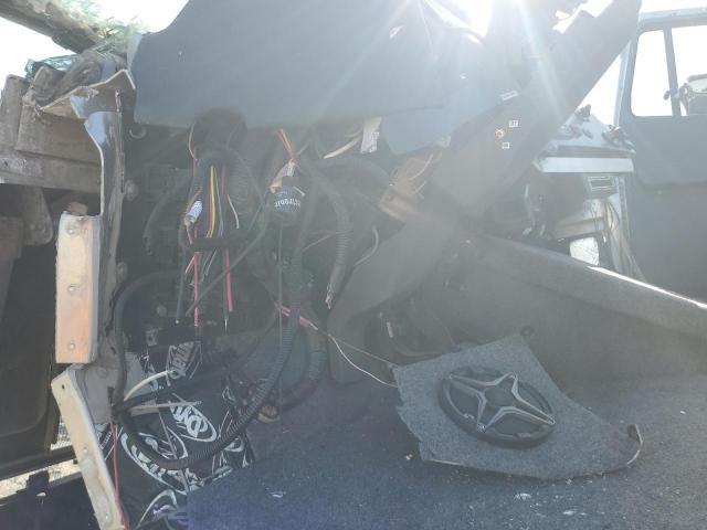 2004 Freightliner Chassis m Line Walk-in van