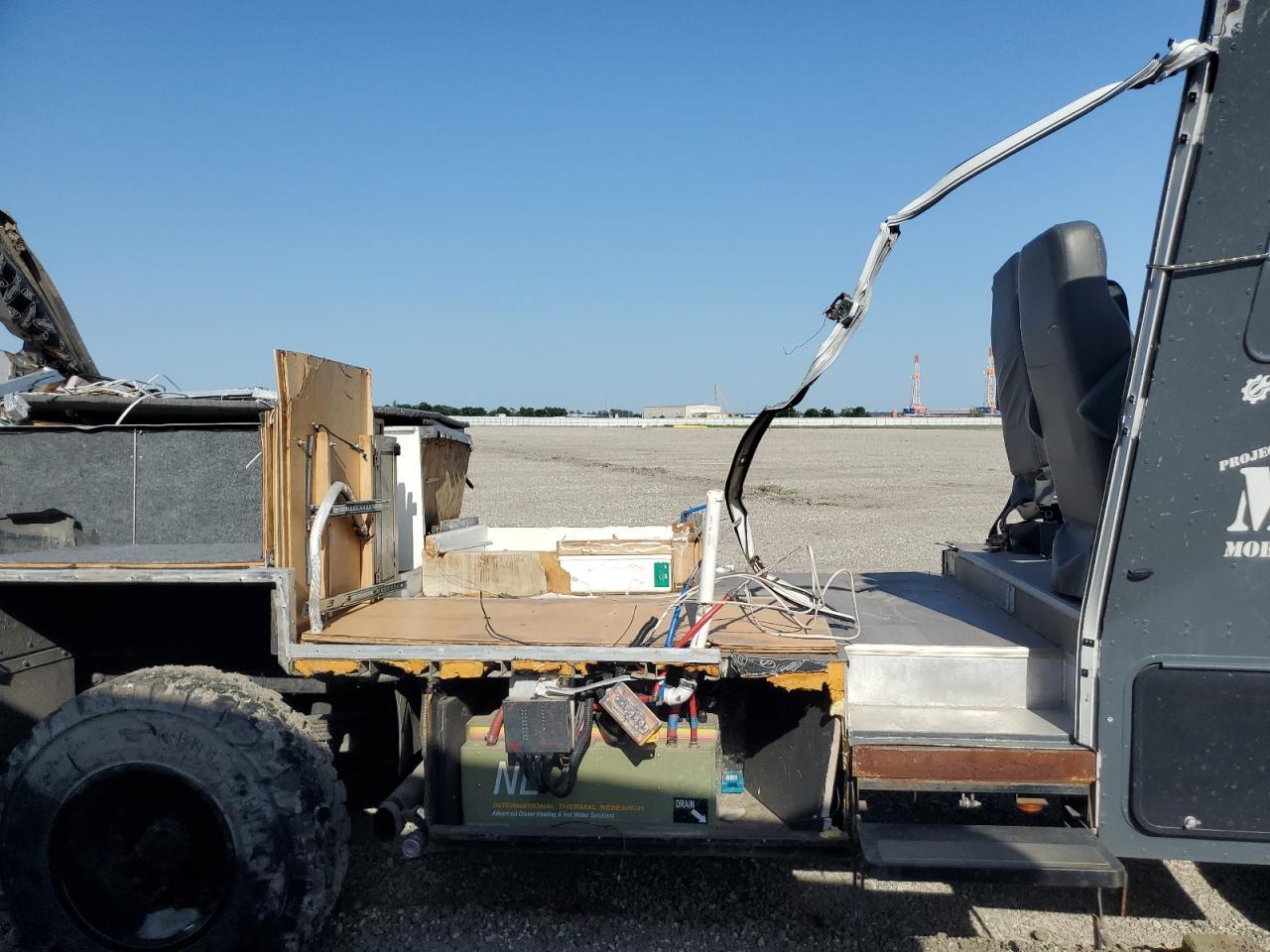 2004 Freightliner Chassis M Line WALK-IN Van