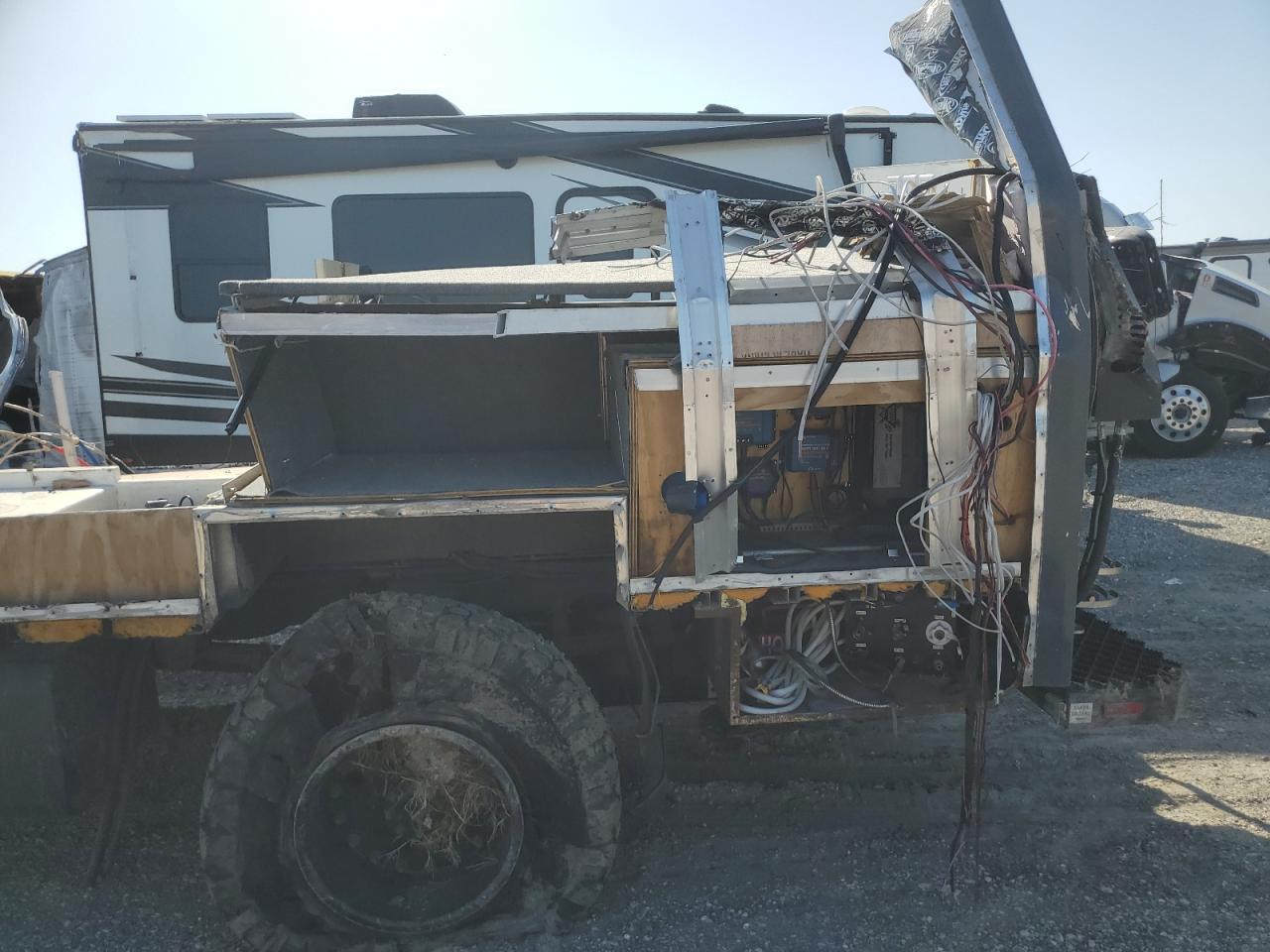 2004 Freightliner Chassis M Line WALK-IN Van