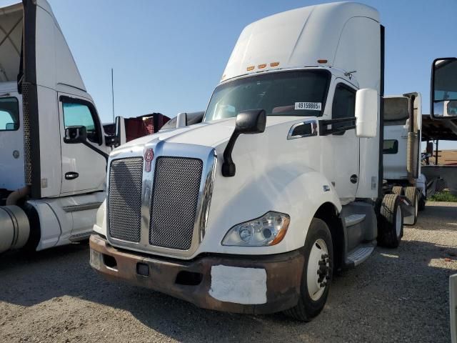 2016 Kenworth T680 Semi Truck
