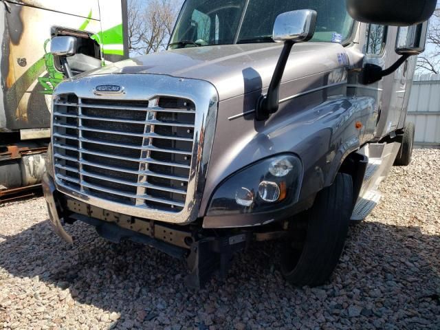 2016 Freightliner Cascadia 125 Semi Truck