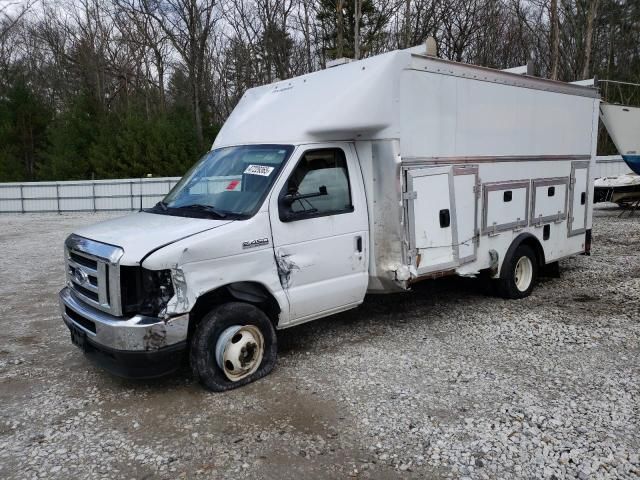2024 Ford Econoline E450 Super Duty Cutaway Van