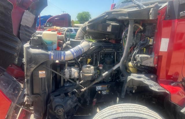 2017 Kenworth Construction T680