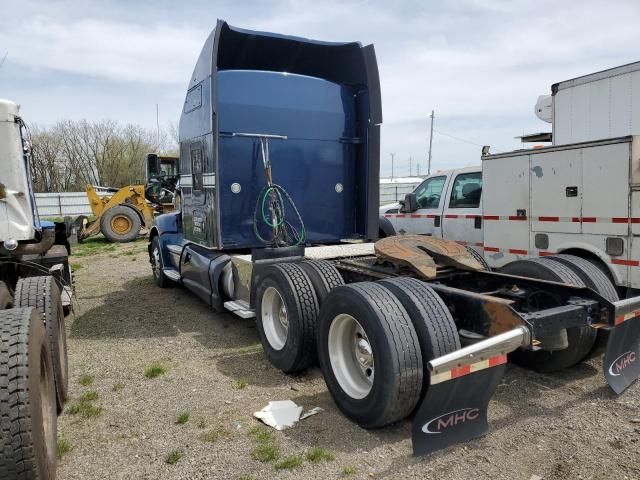 2013 Kenworth T600 Semi Truck