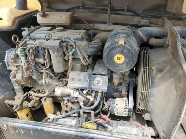 2005 Caterpillar 2000 Caterillar TH560B Telehandler
