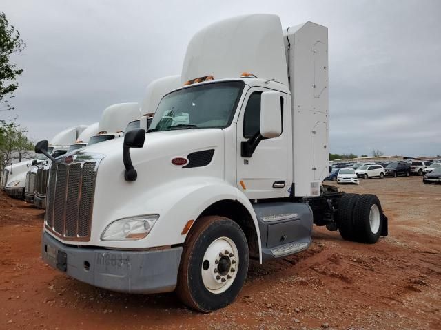 2017 Peterbilt 579 Semi Truck