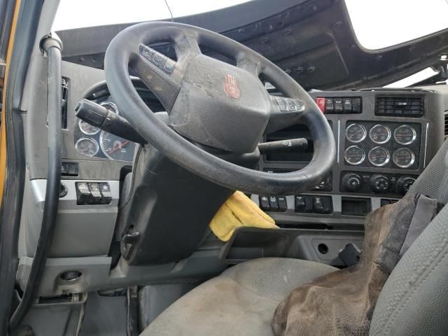 2019 Kenworth T680 Semi Truck