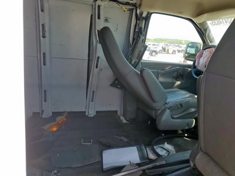 2020 Chevrolet Express G2500