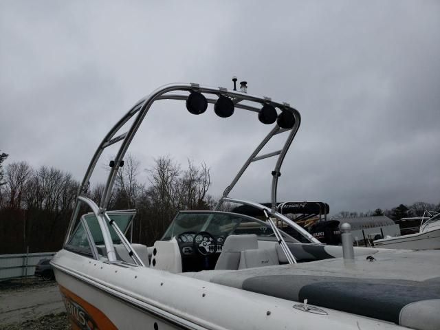 2005 Moom Moomba Boat