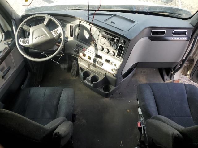 2018 Freightliner Cascadia 126 Semi Truck