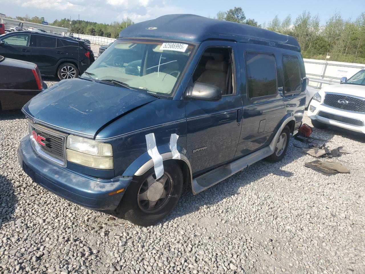 2002 GMC Safari xt