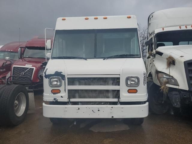 2001 Freightliner Chassis M Line WALK-IN Van