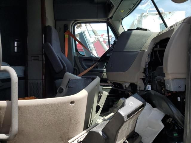 2018 Freightliner Cascadia 125 Semi Truck