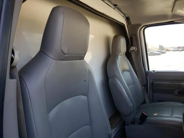 2018 Ford Econoline E450 Super Duty Cutaway Van