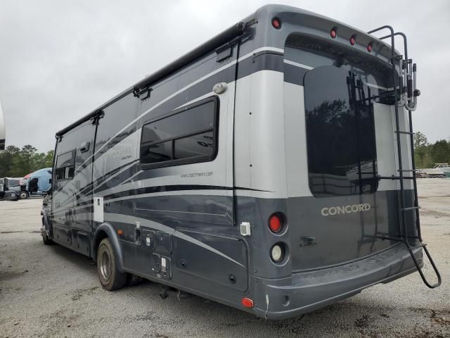 2010 Ford Econoline E450 Super Duty Cutaway Van