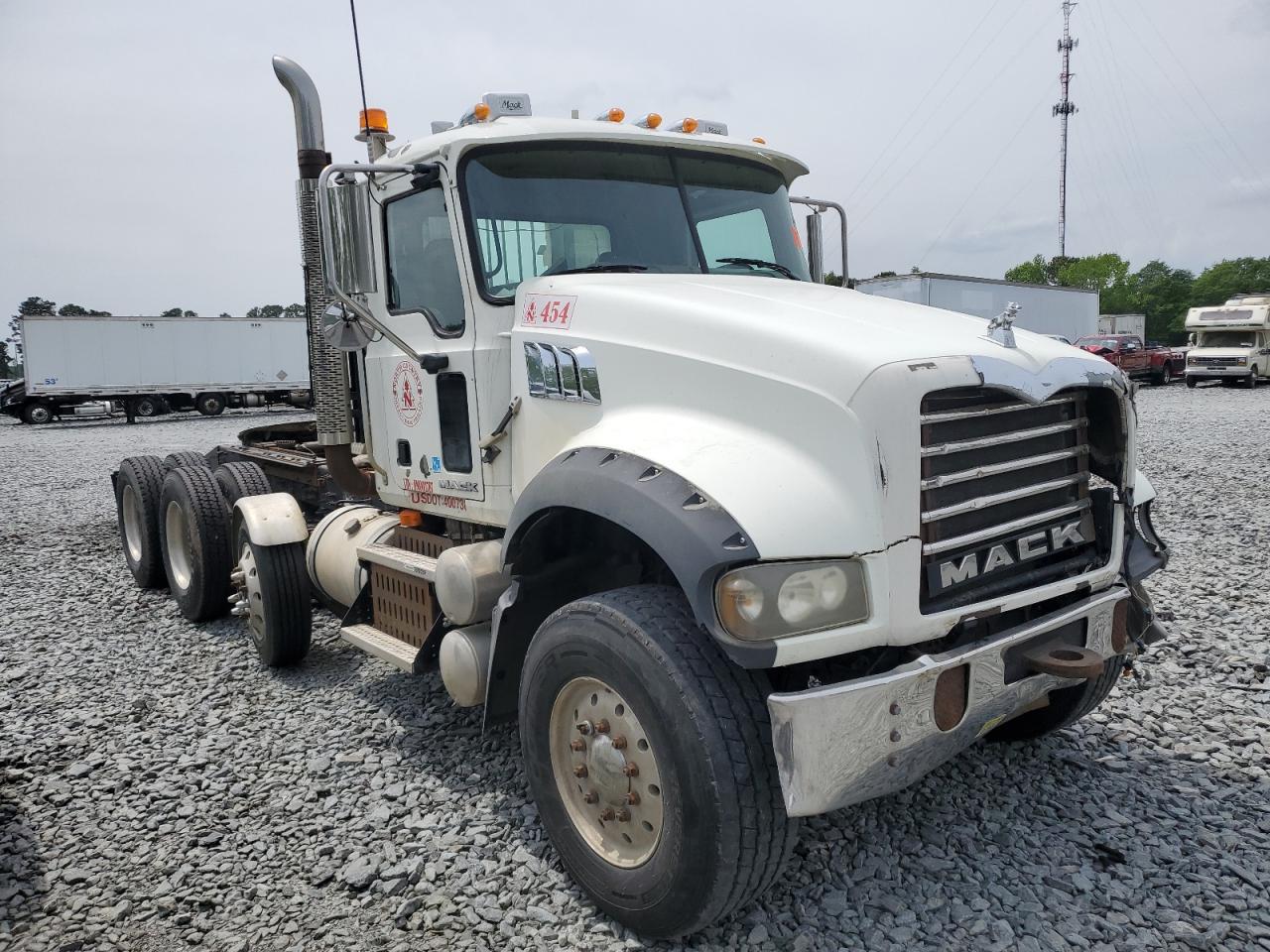 2008 Mack GU713 Semi Truck