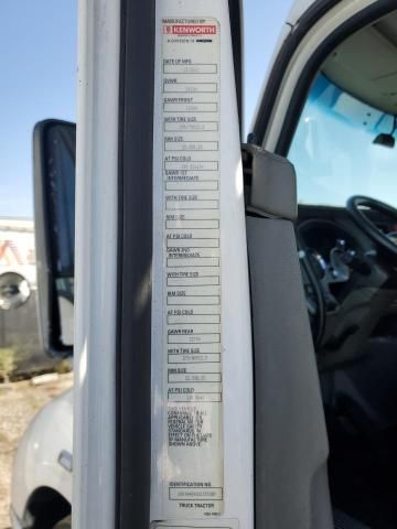 2013 Kenworth T680 Semi Truck
