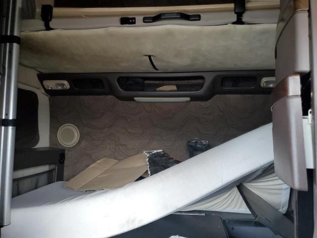 2014 Volvo VNL Semi Truck