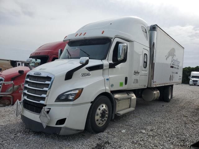 2020 Freightliner Cascadia 116 BOX Truck