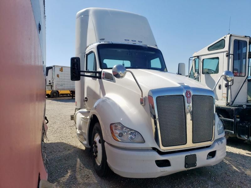 2014 Kenworth T680 Semi Truck