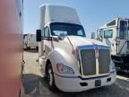 2014 Kenworth T680 Semi Truck